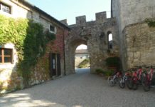 8 Fantastic LGBTQ-Owned Restaurants To Try In New York City – TravelAwaits