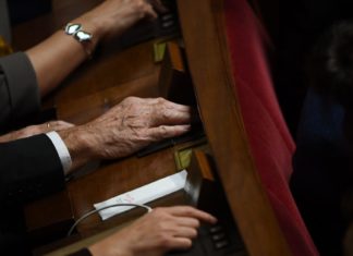 France gives lesbians, single women access to assisted reproduction – POLITICO Europe