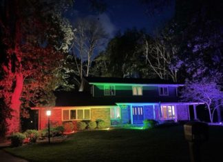 Gay couple banned from flying Pride flag from their porch. So they went one better – Yahoo Eurosport UK