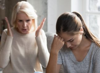 Mum gives daughter’s number to man without her consent because she can’t accept that she’s gay – indy100