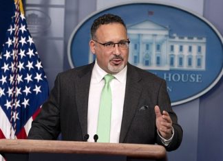 Policy extends school sex protections – Northwest Arkansas Democrat-Gazette