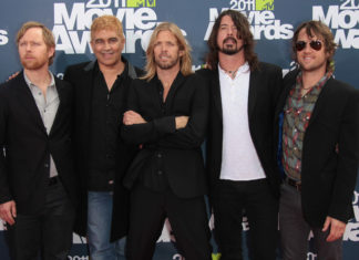 Anti-gay hate group trying to boycott the Foo Fighters gets drive-by disco in response – LGBTQ Nation