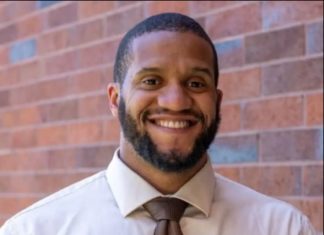 Christian with rock threatens gay city official with stoning in public meeting – LGBTQ Nation