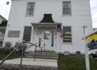 Stonington school board member refuses to resign over anti-gay Facebook posts – Bangor Daily News
