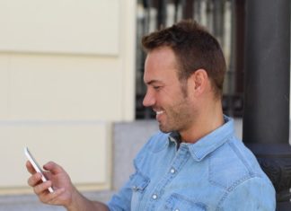 A straight dude wonders: does baiting guys on Grindr make him gay? – Queerty