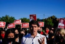 Canada’s Trudeau hammers rival over COVID-19 stance on last day of campaign – swissinfo.ch