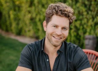 From Chippendales host to entertainment journalist to gay rights advocate, Jaymes Vaughan is a Las Vegas success story – Las Vegas Weekly