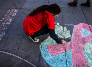 Half of Americans say they’d avoid an HIV-positive doctor – NBC News