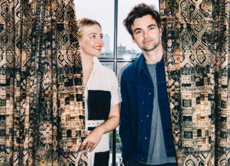 In ‘The Other Two,’ Drew Tarver and Heléne Yorke Are Almost Famous – The New York Times