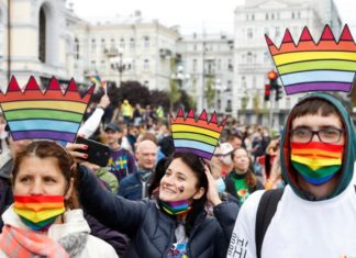 Thousands March For Ukraine LGBTQ Rights With Some Opposition – Towleroad