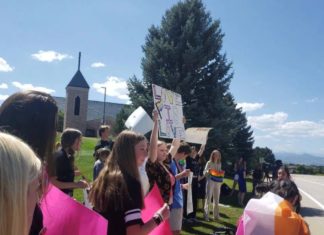 Valor Christian students hold protest in support of gay former coach – Arvada Press