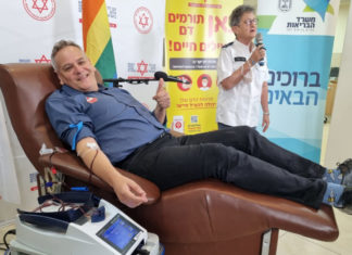 Horowitz donates blood after Israel repeals ban on gay blood donation – The Jerusalem Post