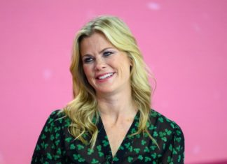Netflix drops trailer for holiday rom-com ‘Single All The Way’ – Today.com