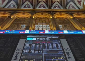 Stocks and Oil Drop Amid New Coronavirus Variant – The New York Times