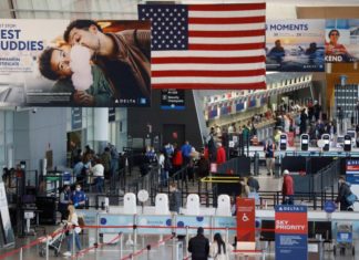 Thanksgiving Travel Rush Tests US Carriers – Towleroad