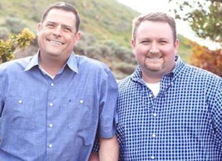 Washington Florist Settles With Gay Couple, Ends Court Battle – Yahoo News