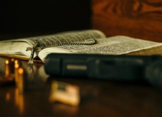 Pastor Jonathan Shelley shows up at Texas city council meeting to say gay people should be executed (video) – Boing Boing
