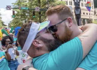 A North Carolina Museum Took Down a Photo of a Gay Couple Kissing – The Daily Beast