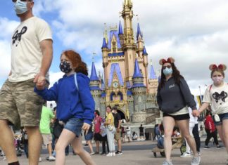 Disney delays moving SoCal jobs to Florida amid DeSantis fight – Los Angeles Times