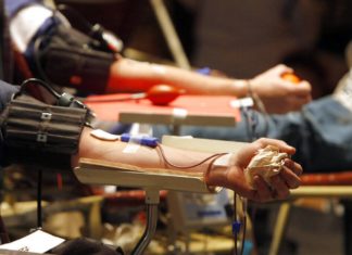 Doctors say it’s time to end ban on blood donations from gay and bisexual men – GBH News