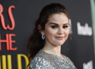 Fans ask if Selena Gomez is gay following Cara Delevingne kiss scene – HITC – Football, Gaming, Movies, TV, Music