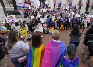 Fla. School Board Reverses Decision to Censor Yearbook Photos From ‘Don’t Say Gay’ Protest – EdWeek