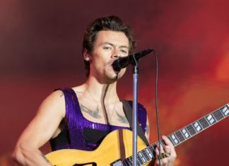 Harry Styles Helps A Fan Come Out At London Show: “You’re Officially Gay, My Boy” – Bustle