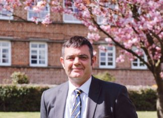 Headteacher tell pupils he’s gay as he introduces them to husband in assembly – Devon Live