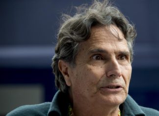 Nelson Piquet apologizes for calling Lewis Hamilton a racial slur, banned from F1 paddock – Yahoo Sports