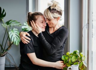 New Research Highlights How Parents Can Best Support Their LGBTQ Kids – Healthline