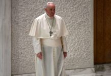 Pope calls on parents to support their gay children: “Never condemn a child” – Axios