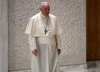 Pope calls on parents to support their gay children: “Never condemn a child” – Axios