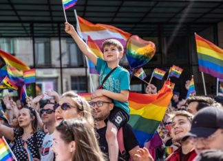 These are the 9 gifts every gay dad wants – Input