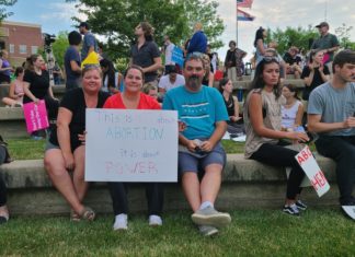 Voices from Friday’s Abortion Ban Protest: ‘I’m already now a second-class citizen – am I going to lose more?’ – KBIA