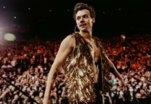 Harry Styles Helps Fan Come Out During Wembley Stadium Show: ‘You’re Officially Gay, My Boy’ – Yahoo Entertainment