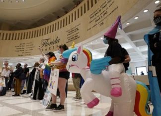 Video Florida’s controversial, so-called ‘Don’t Say Gay’ law takes effect – ABC News