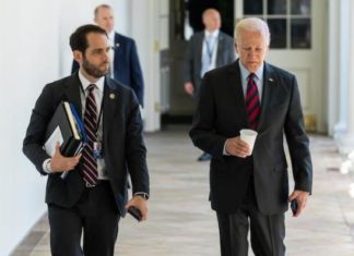 Biden’s Gay ‘Bodyman’ to Depart White House – Yahoo News