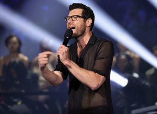 Billy Eichner Slams Supreme Court ‘Homophobes’ at 2022 MTV VMAs – PEOPLE