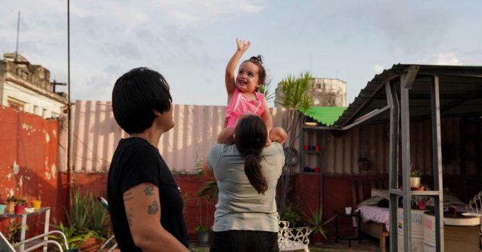 Cuba approves law change that opens door to gay marriage, other family rights - Reuters Canada