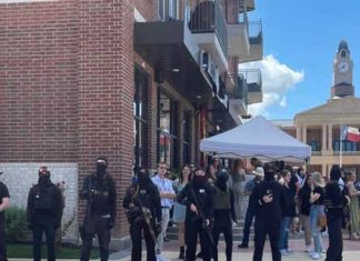 Masked Antifa protesters show up brandishing weapons at Texas ‘drag brunch’ with kids – Fox News