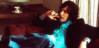 The Kinks’ Dave Davies talks ‘Lola,’ sexual experimentation, nervous breakdown and Ray relations: ‘Men have feelings too’ – Yahoo Entertainment