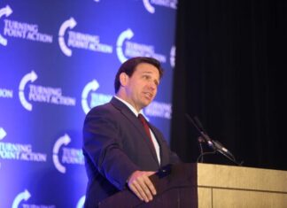 Amid Martha’s Vineyard migrant firestorm, Ron DeSantis stops in Kansas – The Topeka Capital-Journal