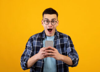 Boss’ accidental sext to the work chat has Gay Twitter™ in stitches – Queerty
