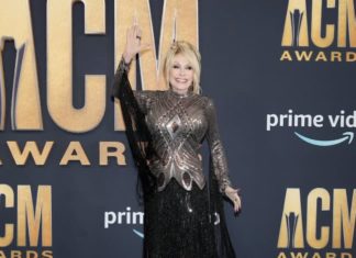 Dolly Parton Launches Doggy Parton Canine Apparel Line – Towleroad