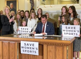 Federal lawsuit challenges Oklahoma anti-trans bathroom law – The Associated Press – en Español