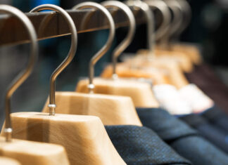 Gay Worker Settles Discrimination Suit Against Fashion Stylist – KFI AM 640