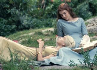 ‘House of the Dragon’ Star Emily Carey Addresses ‘Queerbaiting’ Claims: ‘We Weren’t Making Them Gay’ – Yahoo Entertainment
