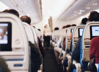 Nasty Passenger Booted From Flight For Verbally Abusing Passengers And Crew – Travel Noire