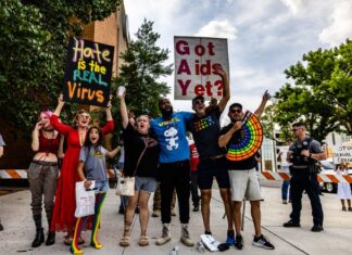 Protesters gather during Bartlesville Pride – Examiner Enterprise