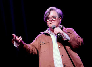 Rosie O’Donnell told NBC execs she was gay ahead of daytime talk show: ‘I didn’t want them to find this out as a surprise’ – Yahoo Entertainment